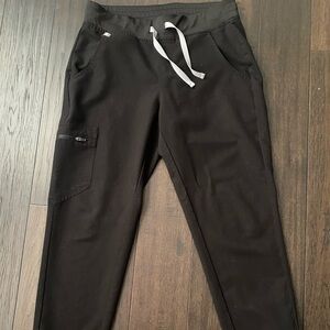 FIGS black Zamora jogger scrubs - small
